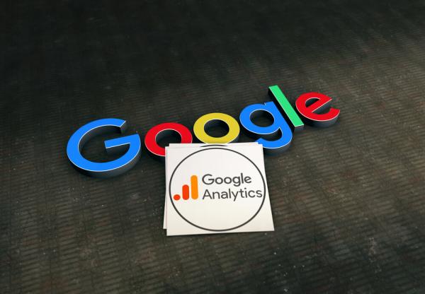 google logo on a gray background with "analytics" in front